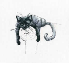 Among black cats M666 Counted Cross Stitch Kit