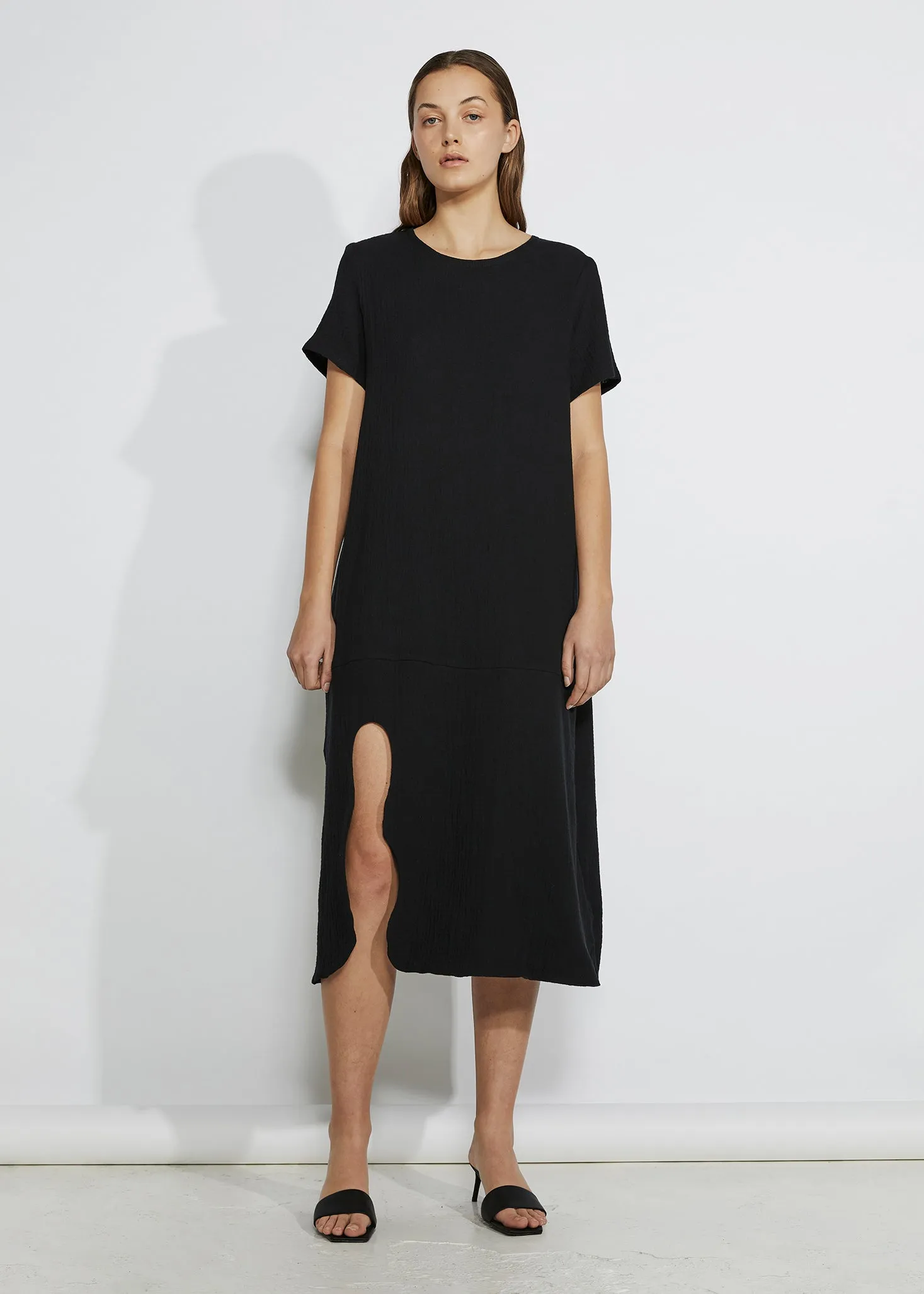 DISTORT DRESS [ Black Crinkle Cotton, Wavy Cutout Split ]